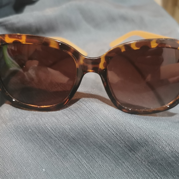 Oscar de la Renta sunglasses - Picture 1 of 4